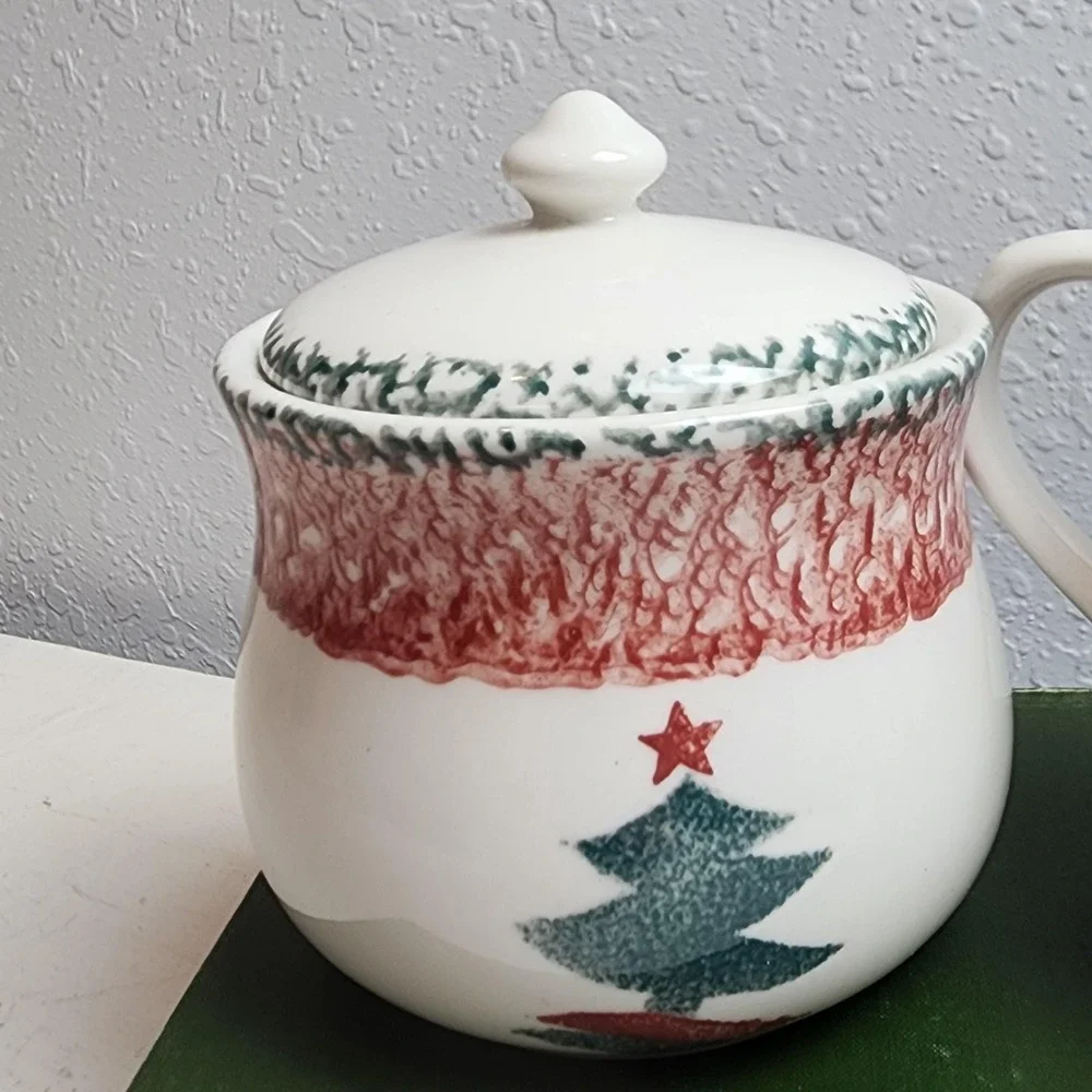 Vintage Gibson Christmas Sugar and Creamer Set, Simple and Cute‎ Christmas Tree